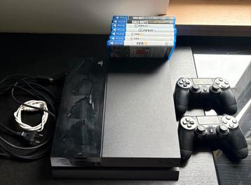 Playstation 4 + 2 controllers & games beschikbaar voor biedingen