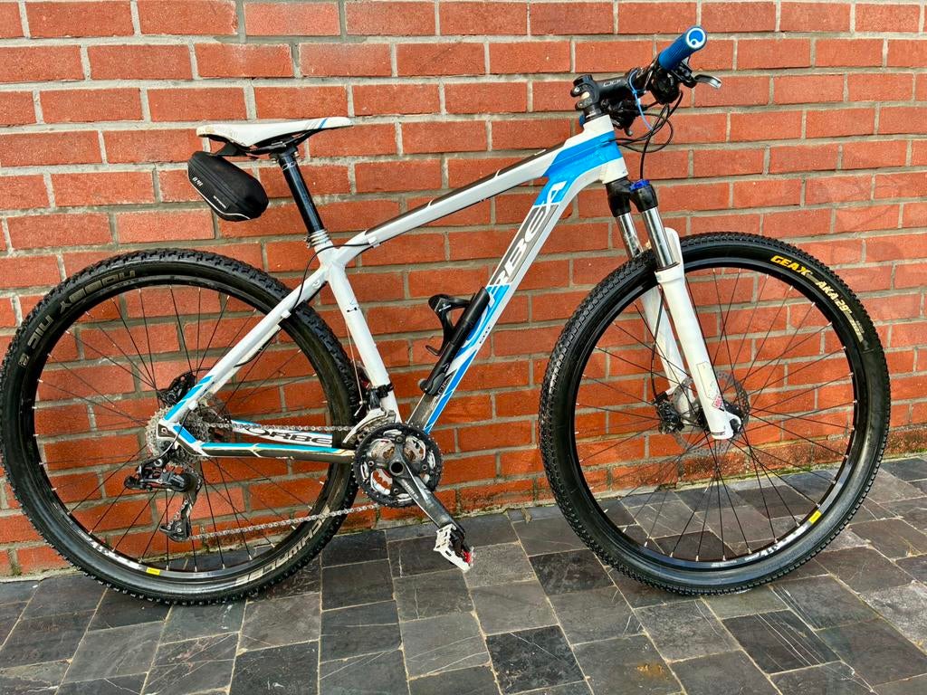 ORBEA Alma 29 H30 bleu & blanc XC32TK, Vélos & Vélomoteurs, Vélos | VTT & Mountainbikes, Utilisé, Hommes, Autres marques, 45 à 49 cm
