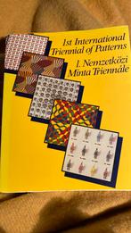 1rst Internationale triënnale of patterns - cataloog, Ophalen of Verzenden, Gelezen, Overige onderwerpen