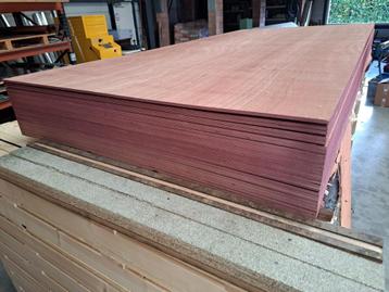 GOEDKOOP!: Multiplexplaten Eucalyptus: 122x250 (8/9mm) beschikbaar voor biedingen