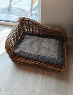 Bed voor kat of kleine hond, Dieren en Toebehoren, Ophalen, Zo goed als nieuw, Riet