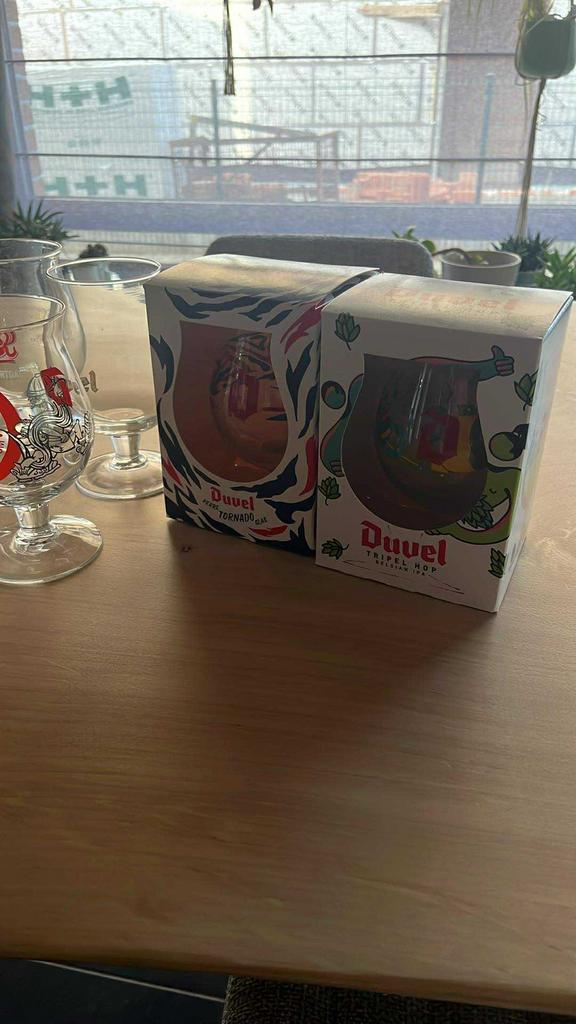 duvel glazen, Verzamelen, Glas en Drinkglazen, Zo goed als nieuw, Ophalen