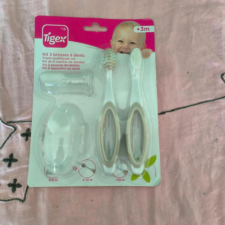 Pak van 3 babytandenborstels + 3 maanden, Kinderen en Baby's, Badjes en Verzorging, Nieuw, Overige typen, Overige merken, Ophalen