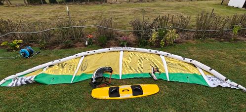 Evo Kitesurfset: 5lijnskite10m+plank+gareel, Watersport en Boten, Kitesurfen, Gebruikt, Kite, 10 m², Foil, Ophalen