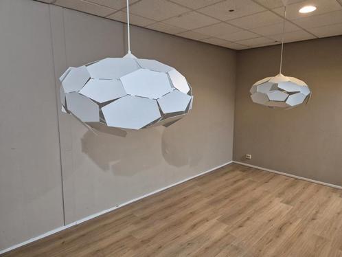 2x Gispen Thunderball Hanglampen - Wit - Metaal - Nieuwstaat, Huis en Inrichting, Lampen | Hanglampen, Zo goed als nieuw, Minder dan 50 cm
