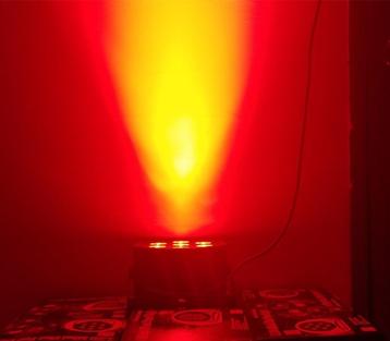 Nieuwe FIRST CLASS 7 X 24 W RGBWAUV FLAT LED PAR beschikbaar voor biedingen