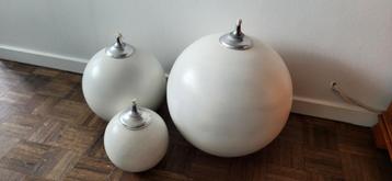 Drie Decoratieve Stenen Bollen  beschikbaar voor biedingen