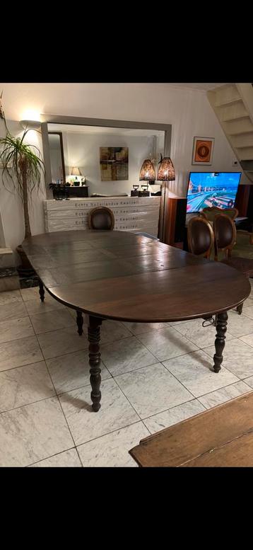 Table ronde en noyer avec rallonges beschikbaar voor biedingen