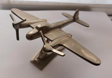 Metalen vintage vliegtuig beschikbaar voor biedingen
