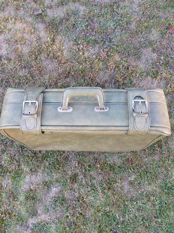 Vintage koffer beschikbaar voor biedingen