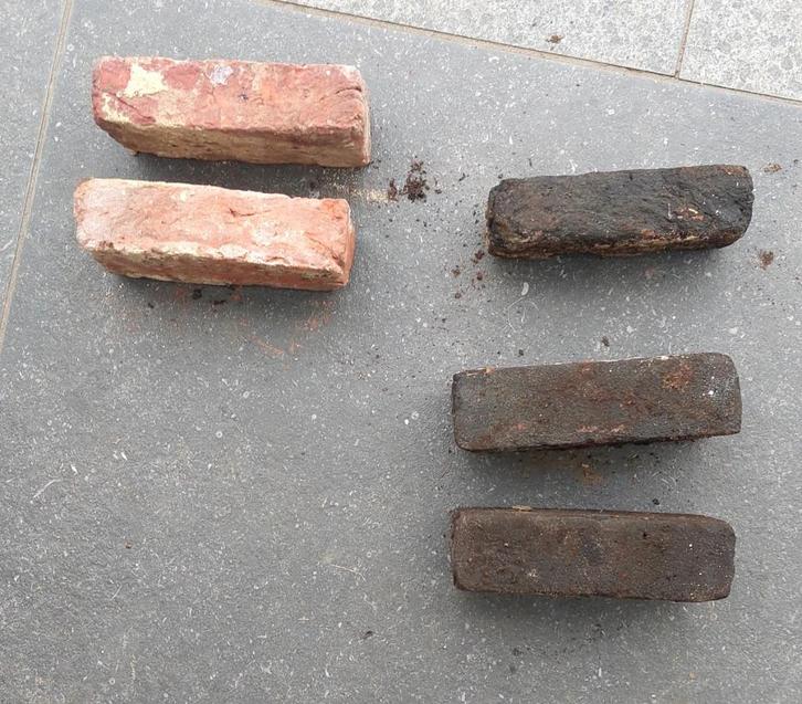 Oude bakstenen BAKSTEEN rood en zwart klein grote groot, Doe-het-zelf en Bouw, Metselstenen, Gebruikt, Bakstenen, Ophalen