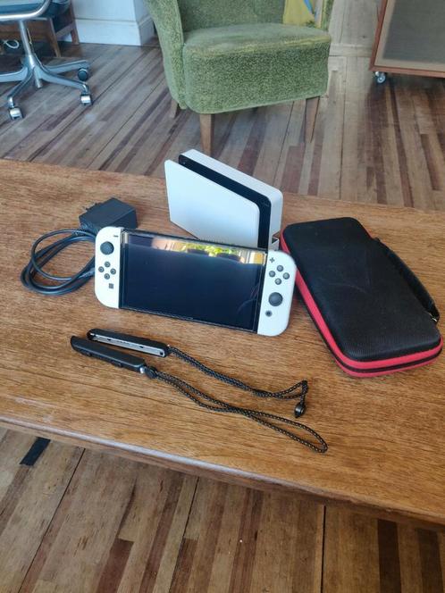 Nintendo switch OLED met screenprotector+draagtas, Games en Spelcomputers, Spelcomputers | Nintendo Switch, Gebruikt, Switch OLED