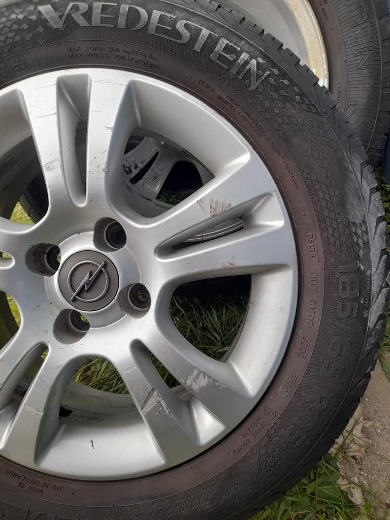 4 185 65 15 pneus avec jantes en aluminium, Autos : Divers, Enjoliveurs, Enlèvement ou Envoi