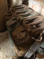 Lot oude jerrycans, Enlèvement