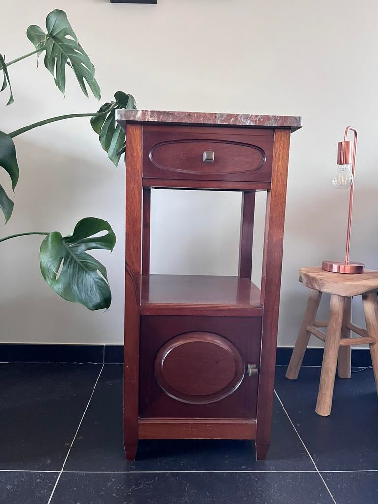 Authentiek kastje met marmeren blad, Enlèvement