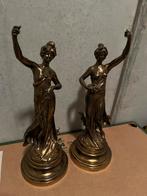 2 Beeldjes van Aug Moreau, Enlèvement