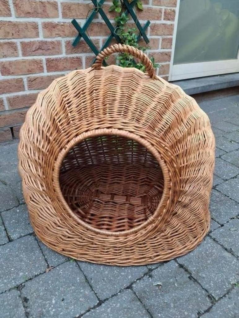 Grote rotan katten- of hondenmand., Animaux & Accessoires, Paniers pour chats, Enlèvement