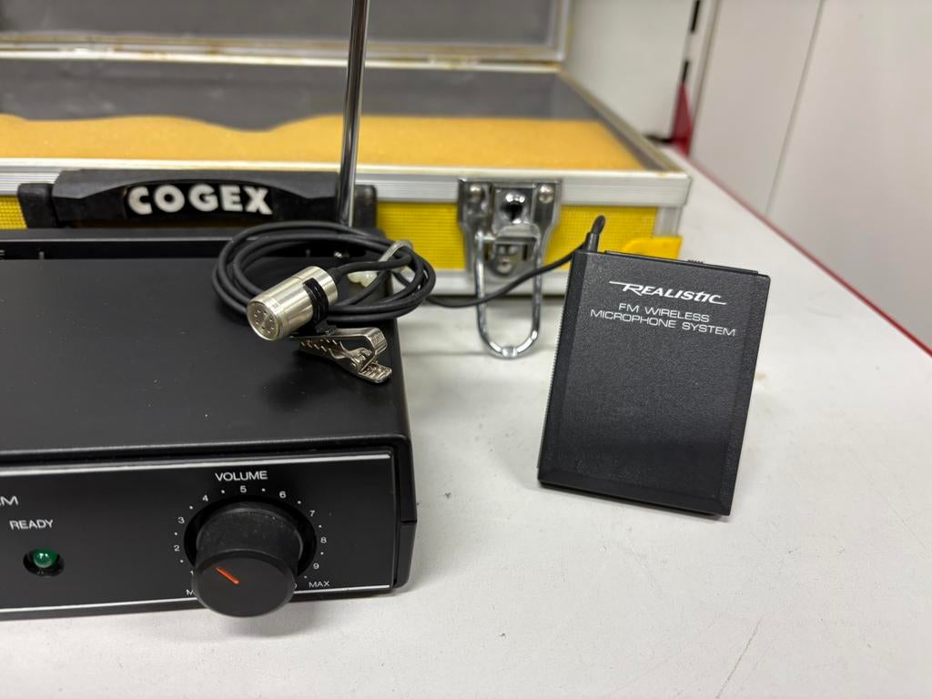 Système Micro Sans Fil Vintage Realistic FM, Musique & Instruments, Microphones, Comme neuf, Sans fil, Enlèvement ou Envoi