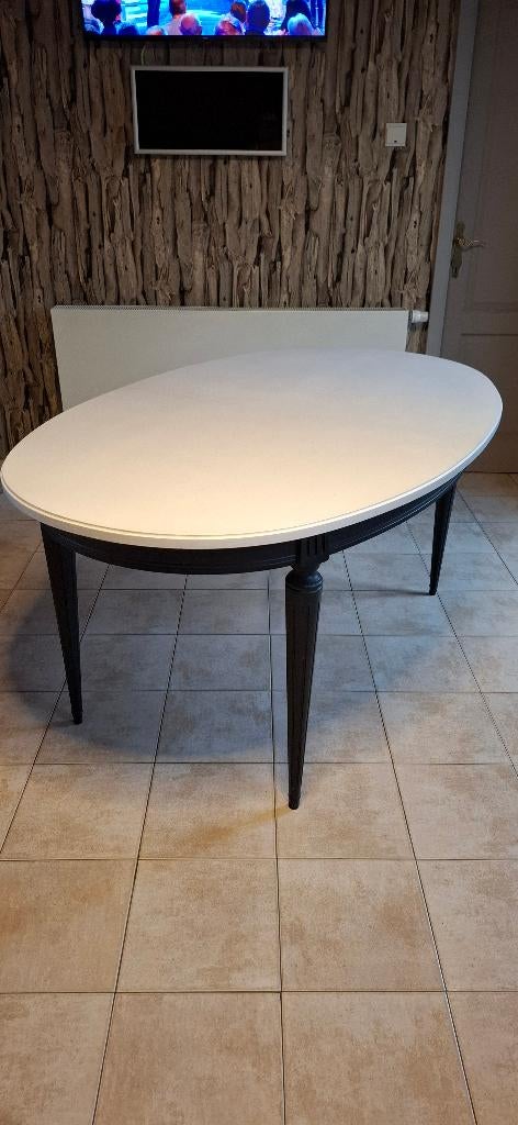 Table bois blanche et pattes noires., Maison & Meubles, 150 à 200 cm, Cinq personnes ou plus, Enlèvement, Utilisé