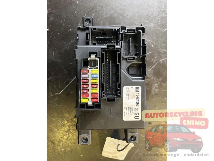 Zekeringkast van een Opel Corsa, Gebruikt, -, -, Opel