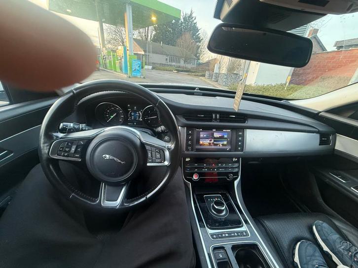 Jaguar xf 2018 bj, Autos, Jaguar, Particulier, XF, Régulateur de distance, Airbags, Android Auto, Diesel, Euro 6, Break, 5 portes