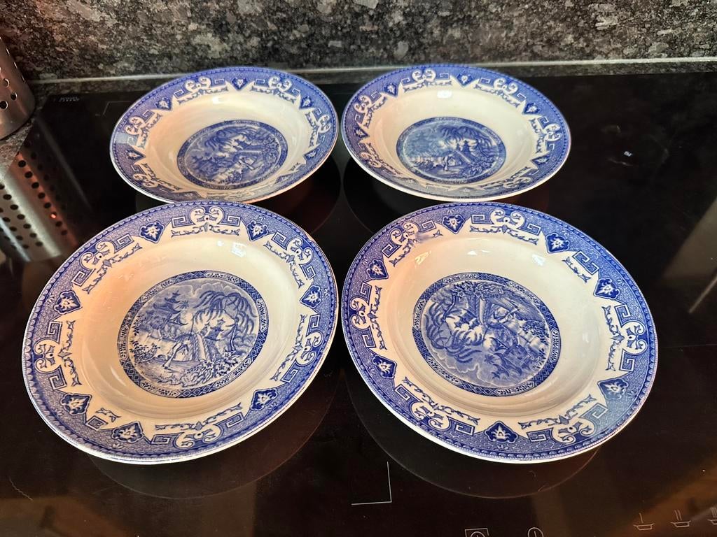 4 assiettes Boch, Enlèvement ou Envoi