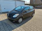 Toyota Yaris 1.0 benzine 70 pk Airco 137.dkm bj 2011 gekeurd, Auto's, Euro 5, Stof, Zwart, Zwart