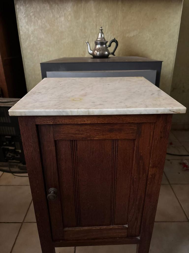 Antiek kastje met marmer blad, Ophalen