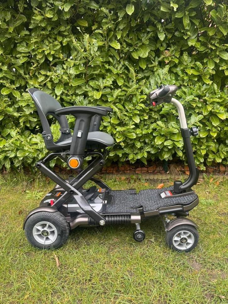 Trottinette légèr pliable scooter electrique pour handicapés, Divers, Chaises roulantes, Comme neuf, Enlèvement ou Envoi