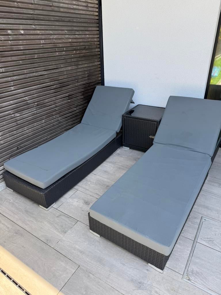 2 ligbedden en tafeltje, Ophalen, Gebruikt, Rotan