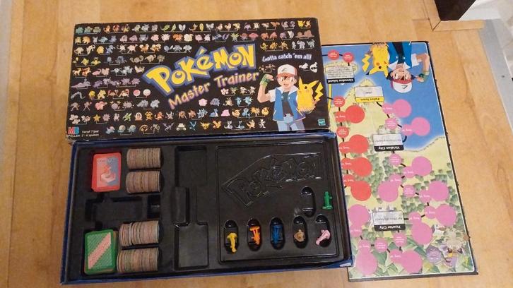 bordspel MB Pokemon Master Trainer vintage spel, Hobby en Vrije tijd, Gezelschapsspellen | Bordspellen, Zo goed als nieuw, Een of twee spelers