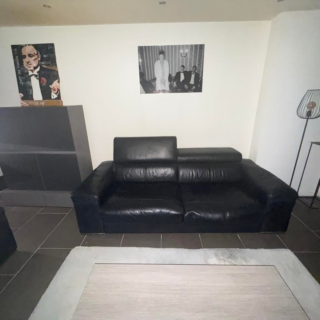 2 en 3 zit trendy leren zetels . Diep zitvlak …., Ophalen, Gebruikt, Leer, Modern , gekend disign