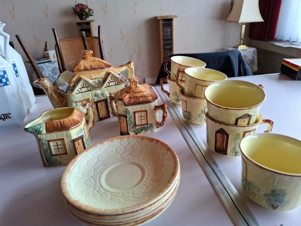 Staffordshire thee servies - huisjes motief, Ophalen