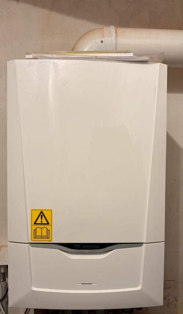 Remeha Calenta Ace verwarmingsketel, Doe-het-zelf en Bouw, Chauffageketels en Boilers, Zo goed als nieuw, Ophalen