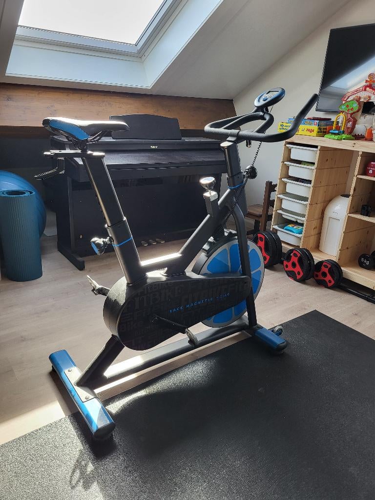 Hometrainer FitBike, Sport en Fitness, Fitnessapparatuur, Ophalen, Zo goed als nieuw, Metaal, Buik