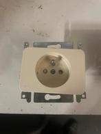 Stopcontacten NIKO (vorig model), Doe-het-zelf en Bouw, Elektriciteit en Kabels, Ophalen, Gebruikt, Stopcontact
