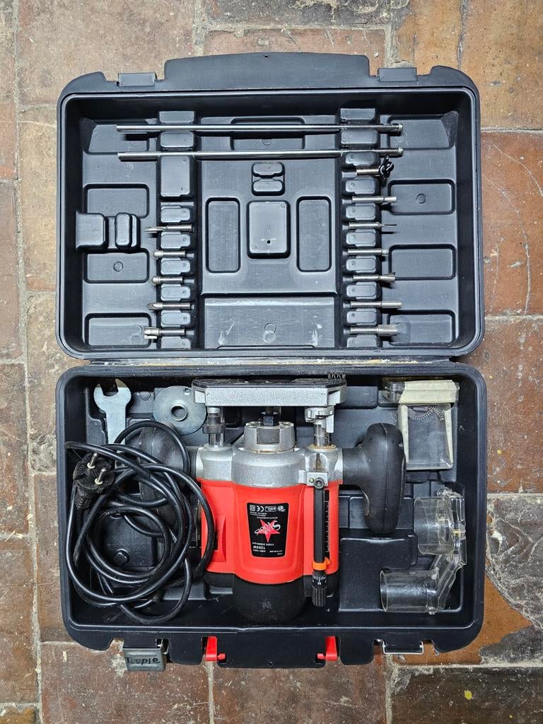 Défonceuse électrique avec coffret et accessoires, Doe-het-zelf en Bouw, Gereedschap | Freesmachines, Zo goed als nieuw, Elektrisch