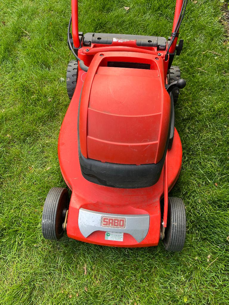 Sabo elektrische zelftrekkende grasmaaier, Tuin en Terras, Grasmaaiers, Cirkelmaaier, Elektrische grasmaaier, Versnellingen, Zo goed als nieuw