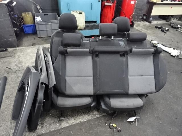 INTERIEUR COMPLET Golf VII Variant (AUVV) (5Q4881105M), Volkswagen, Mevr. I. Hauben, Utilisé, Rue de l'Espoir 34 34
4030  GRIVEGNÉE, BE