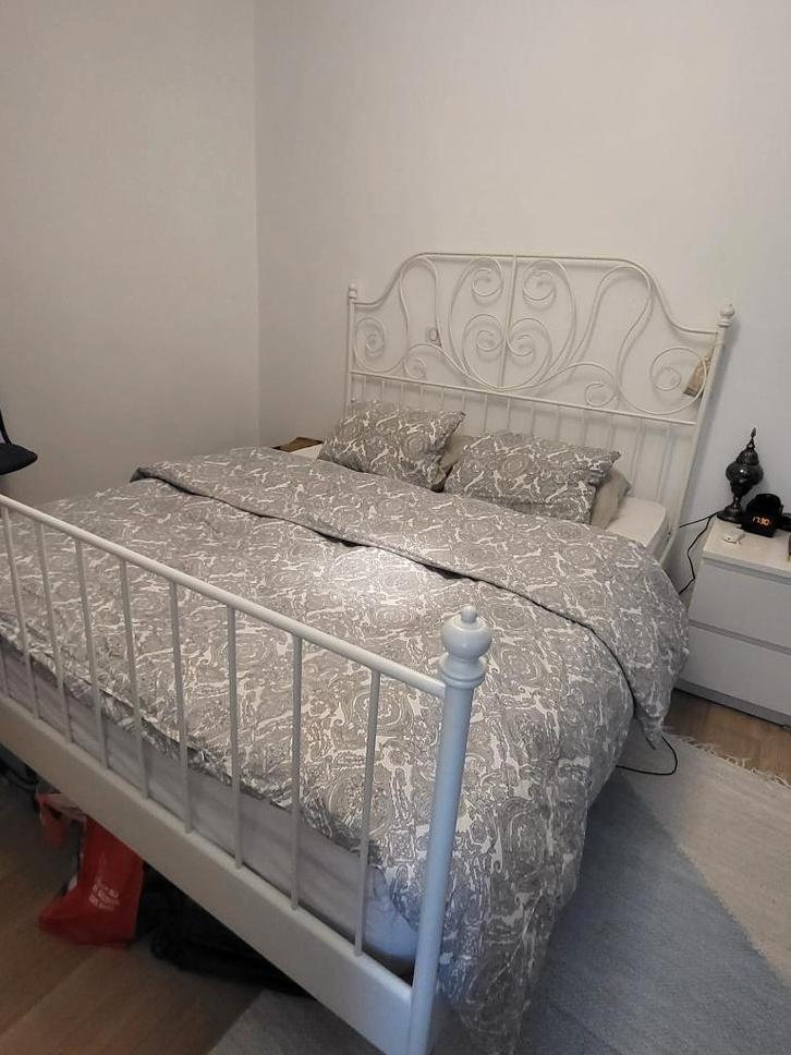 Lit élégant avec structure métallique – Démonté, Huis en Inrichting, Slaapkamer | Bedden, Gebruikt, Tweepersoons, 160 cm, 200 cm