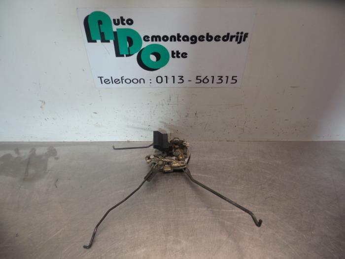 Serrure portière mécanique 2portes gauche d'un Hyundai Cou, Autos : Pièces & Accessoires, Carrosserie & Tôlerie, Hyundai, Utilisé