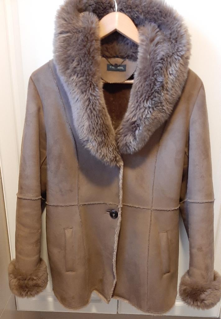 Te koop: Mooie warme beige winterjas  van "Terre Bleue", 40., Kleding | Dames, Jassen | Winter, Zo goed als nieuw, Maat 42/44 (L)