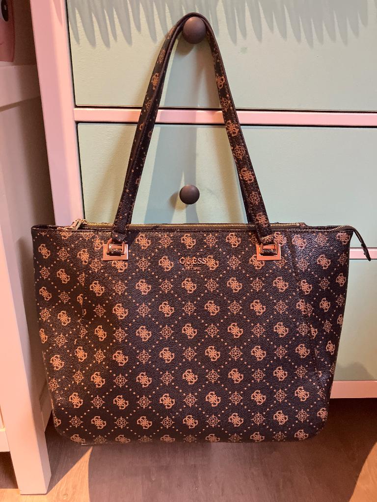 GUESS Handtas NIEUW!!, Ophalen of Verzenden, Zo goed als nieuw, Bruin, Handtas
