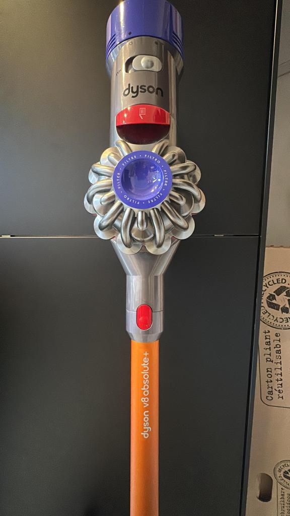 Aspirateur - Dyson V8 Absolute - Complet - Bon état, Electroménager, Enlèvement, Comme neuf, Aspirateur