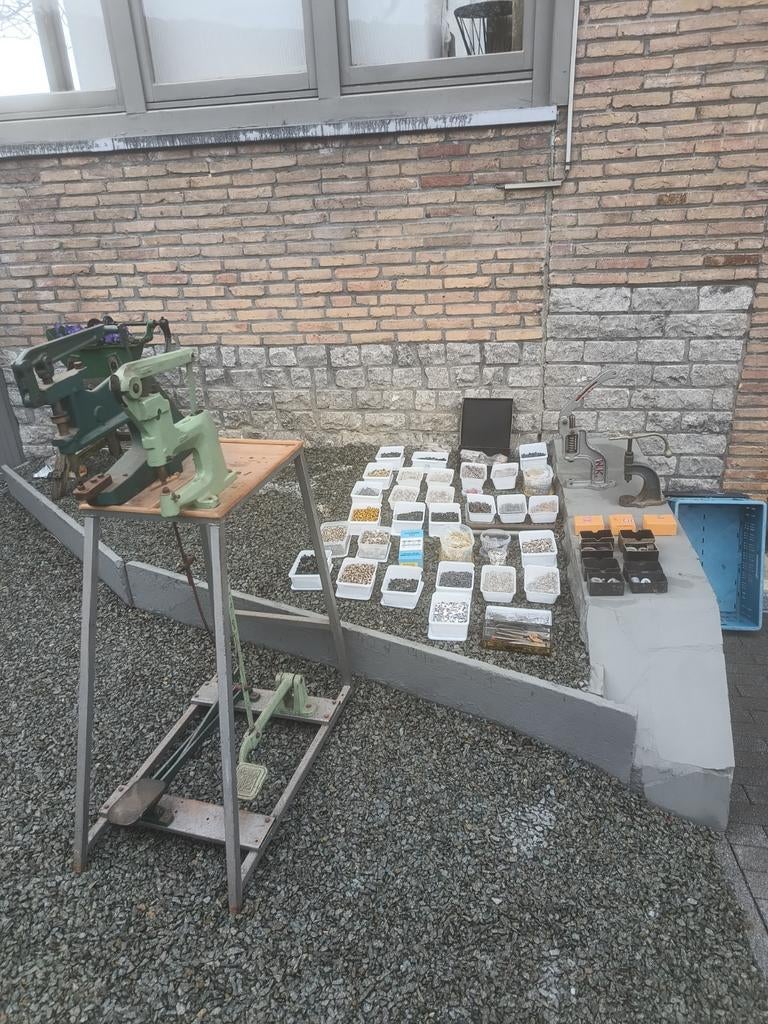 4 gietijzeren industriële knooppersen / massa's onderdel, Ophalen