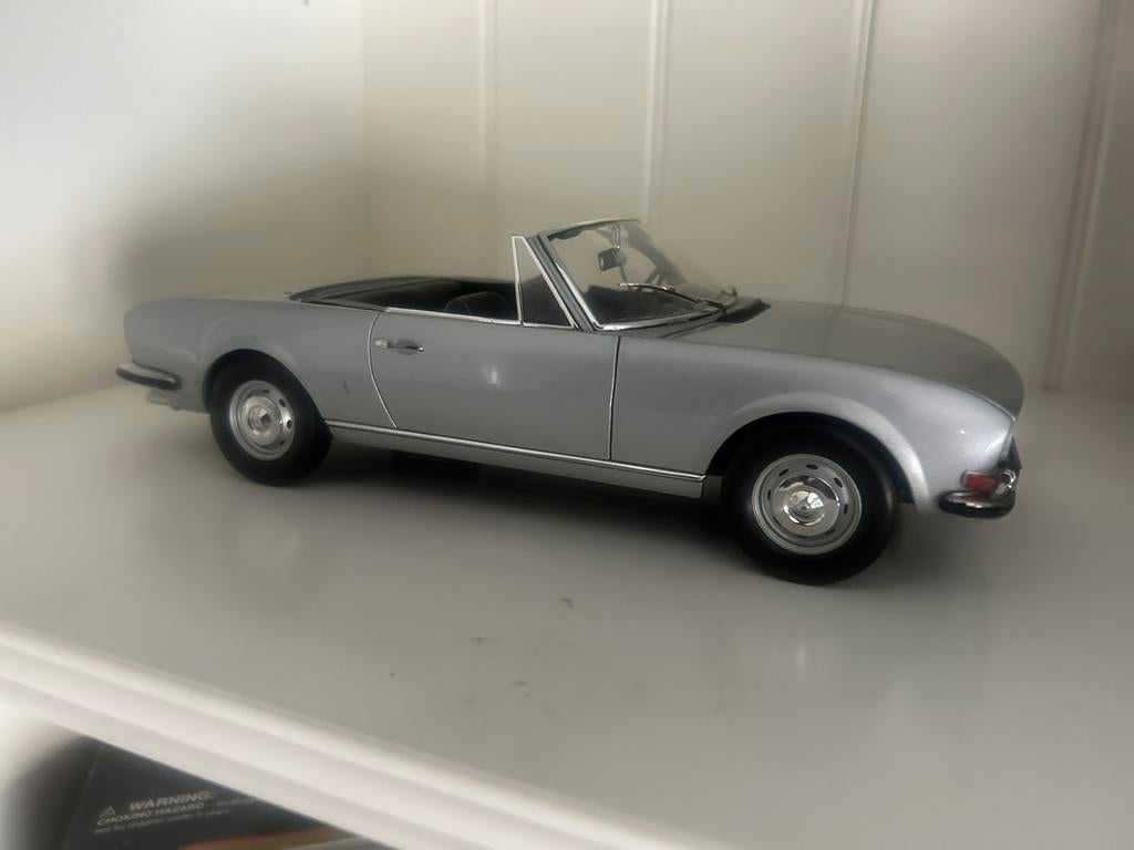 Peugeot 504 cabriolet neuf, Hobby & Loisirs créatifs, Voitures miniatures | 1:18, Enlèvement, Comme neuf