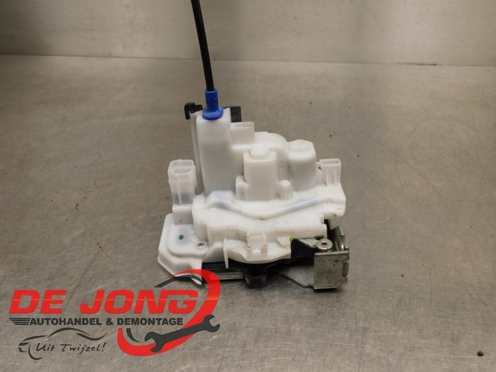 Serrure portière mécanique 2portes droite d'un Fiat Doblo, Autos : Pièces & Accessoires, -, 3 mois de garantie, Utilisé, Fiat