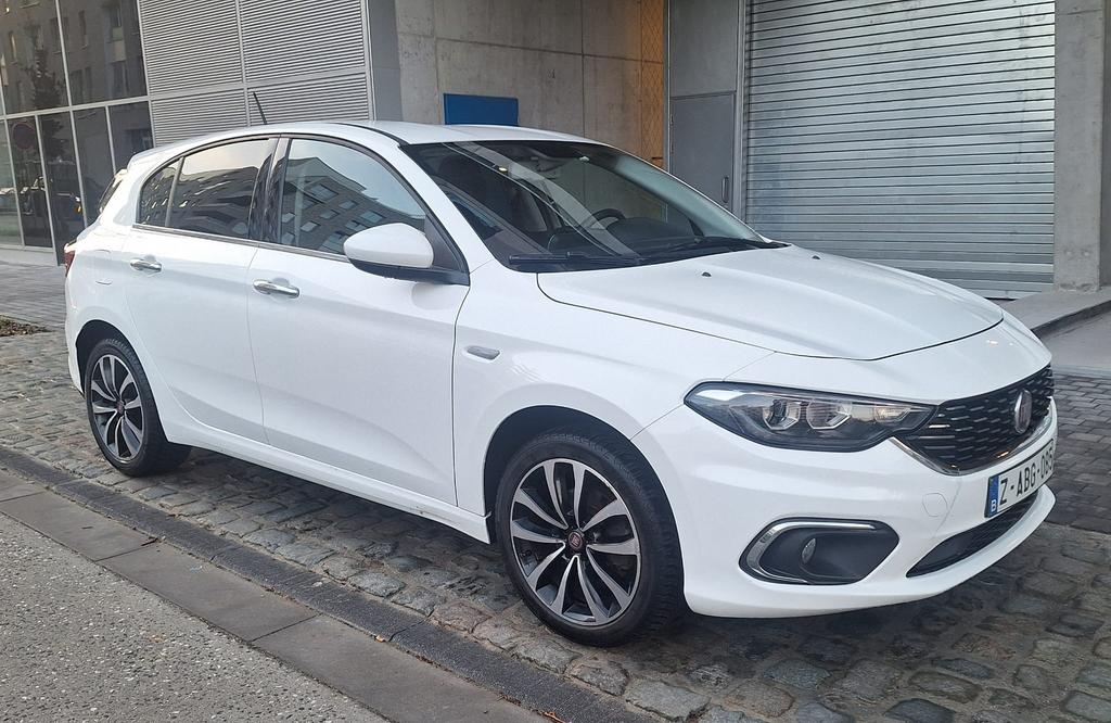 FIAT TIPO 1.6multijet - AUTOMATIQUE - CARNET - IMPECCABLE -, Autos, Fiat, Capteur de lumière, Achat, Euro 6, 5 portes