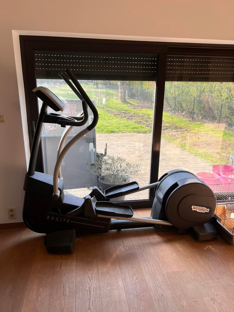Vélo elliptique Technogym Excite, Enlèvement, Comme neuf