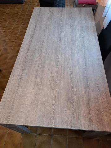 eettafel beschikbaar voor biedingen